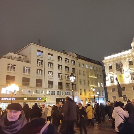 Apartman Old Centre - Rybarska Brana Bratislava Eksteriør billede