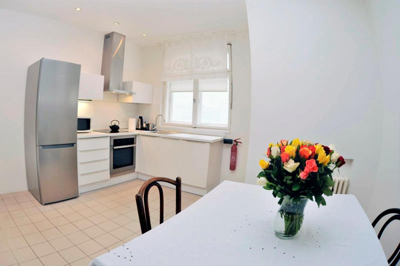 Apartman Old Centre - Rybarska Brana Bratislava Eksteriør billede