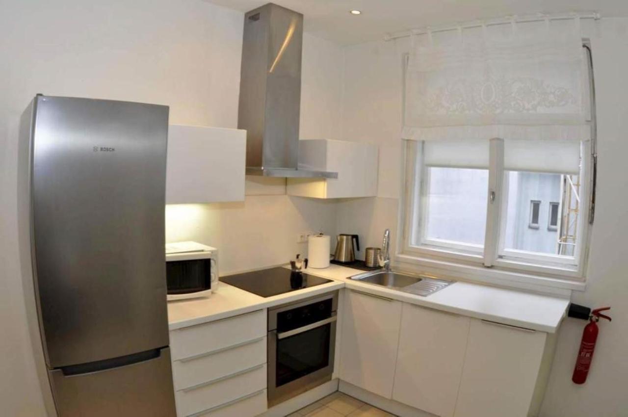 Apartman Old Centre - Rybarska Brana Bratislava Eksteriør billede